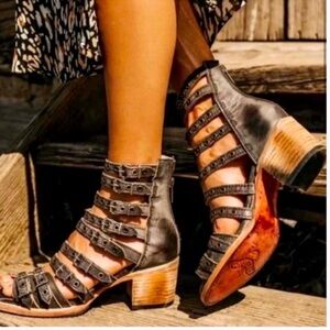 NWOT Freebird Casandra Sandals in Black